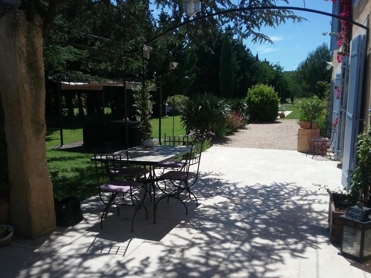 Mas Des Bougainvillees Sernhac Exterior photo